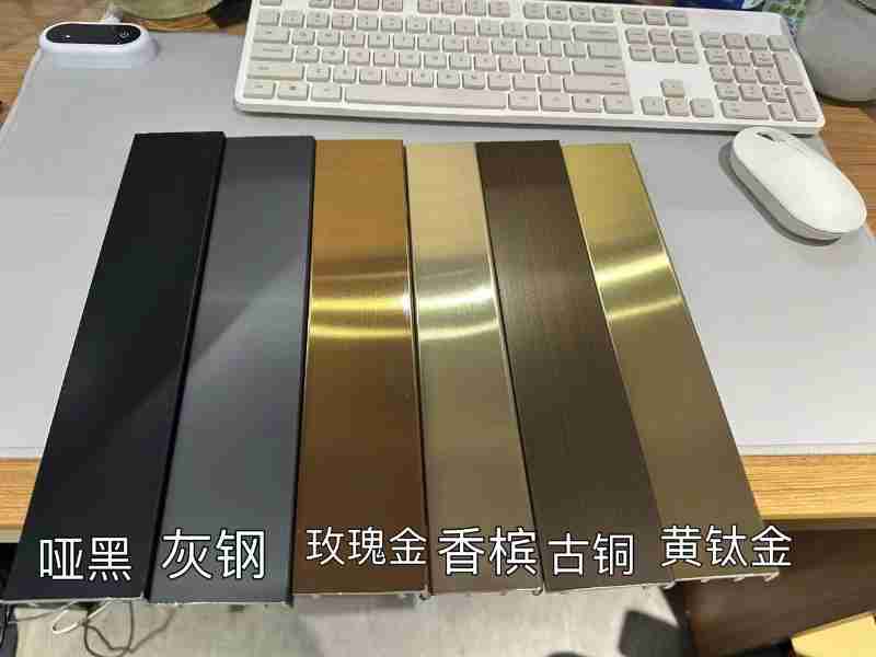 在海南博鳌乐城国际医疗旅游先行区,医护人员为客户做检查。(资料图)